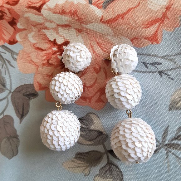 Luna Earrings - Picture 5 of 5